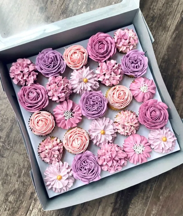 Ariel | 25 Mini Cupcakes -  