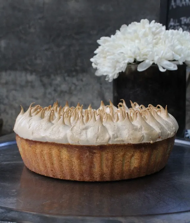 Petite Passionfruit Meringue Pie | 900g