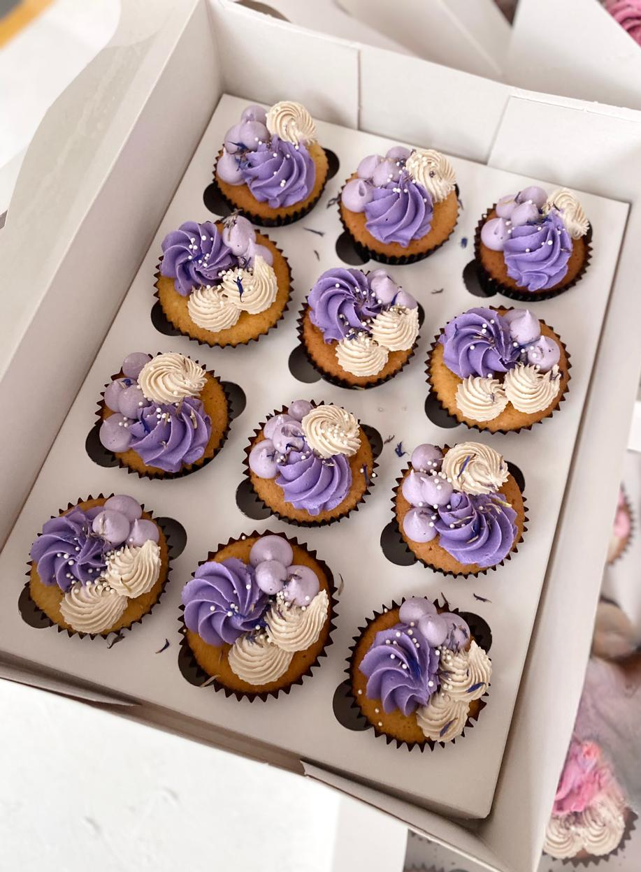 Dania | Box of 12 Cupcakes