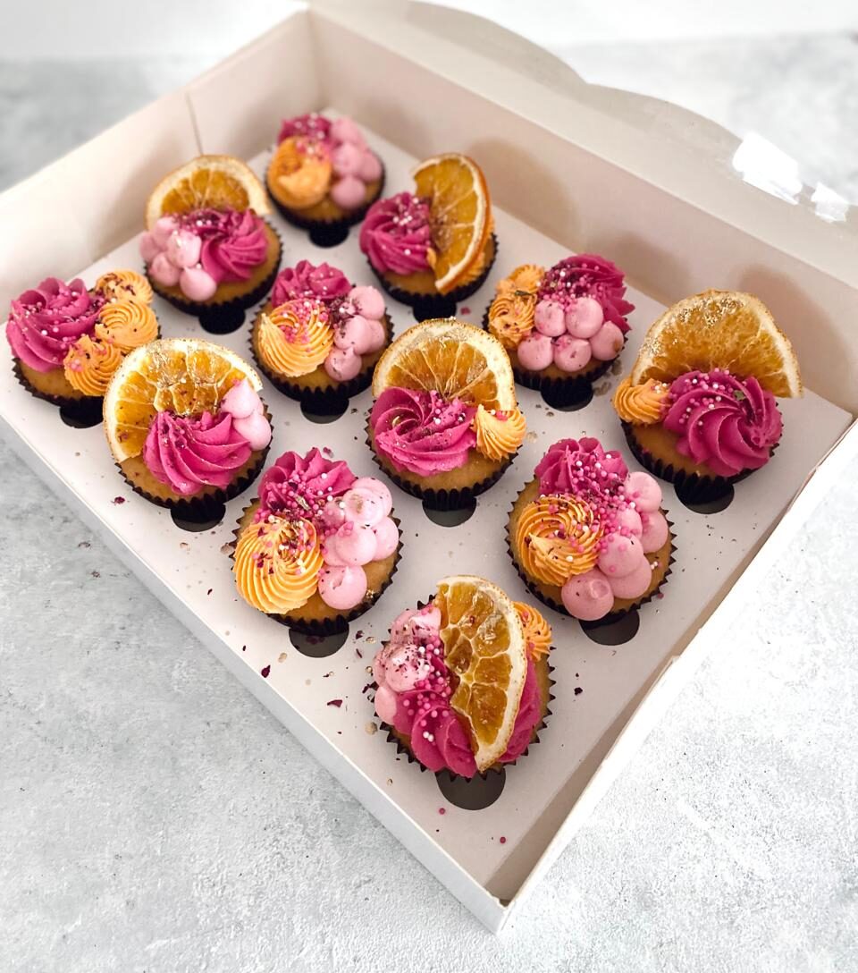 Stella | Box of 12 Cupcakes