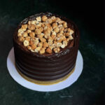 Chocolate meringue cake | petite | 900g