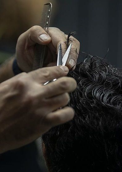 The Gentleman's Reset: Barber Cut and a Calm Sole Ritual - Noeline's 