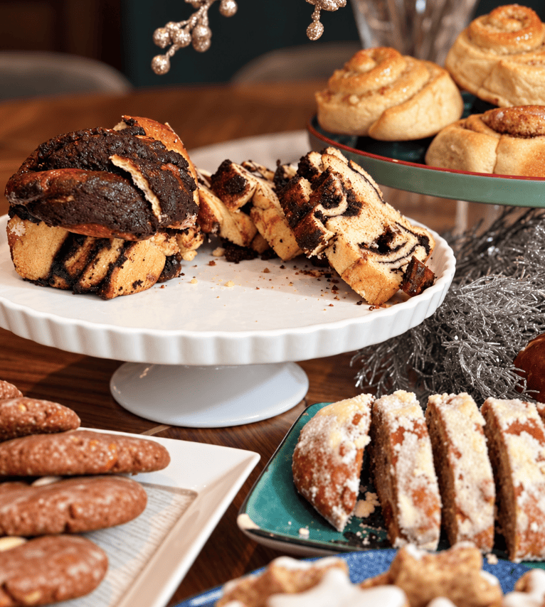 The corporate christmas gift nobody remembers (and how to send one they will) 1 - silver aisle Chocolate babka and german christmas baking on a cake stand, from a silver aisle corporate christmas gift